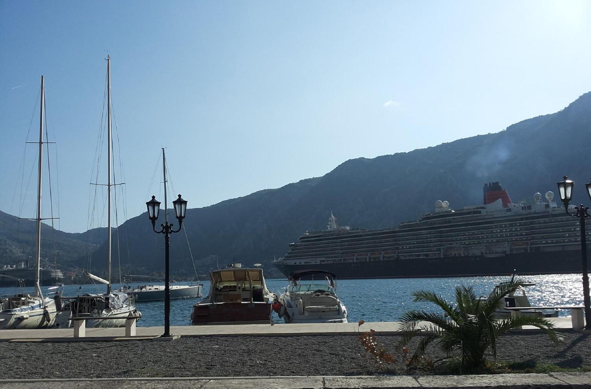 Apartments Vojvoda Kotor Exteriör bild