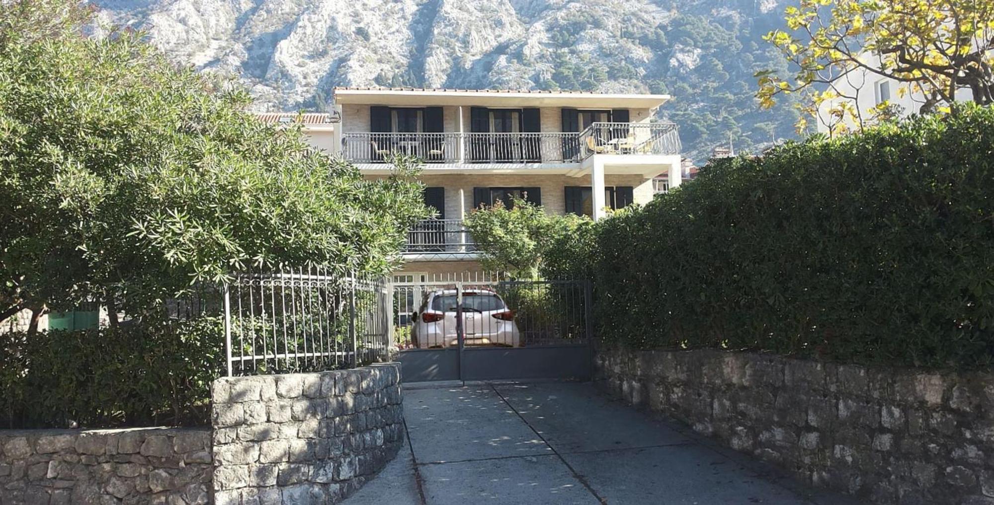 Apartments Vojvoda Kotor Exteriör bild